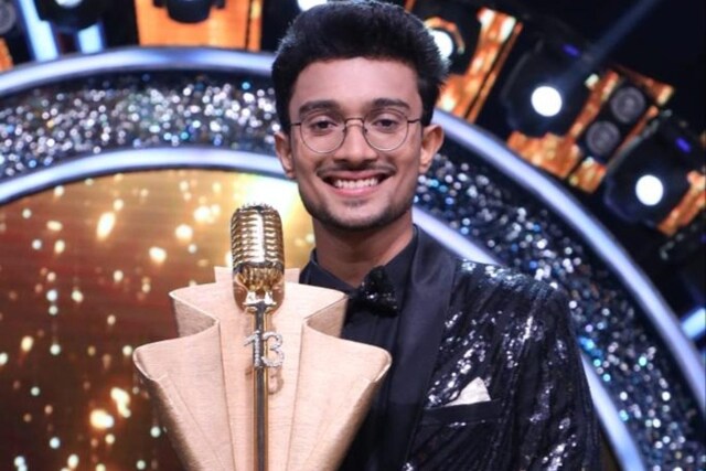 Indian Idol 13 Winner Rishi Singh Lifts Trophy Takes Home Car Rs 25 indian-idol-13-winner-rishi-singh-lifts-trophy-takes-home-car-rs-25