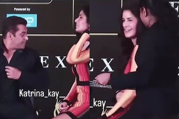 Xzxx Salman Khan Videos - Salman Khan Asks Katrina Kaif to Fix Her Plunging Dress in Viral Video;  Actress Has Best Reaction - News18