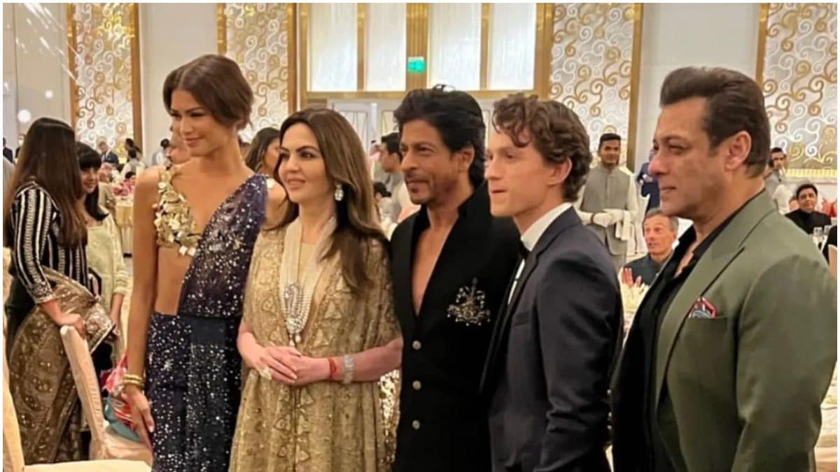 Shah Rukh Khan, Salman Khan Pose With Spider-Man Stars Tom Holland, Zendaya, Fans Call It ‘Historic’