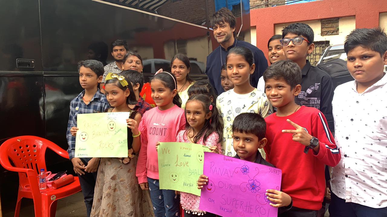 Shalin Bhanot Dances To Saami Saami With His Young Fans; Video Goes Viral News18