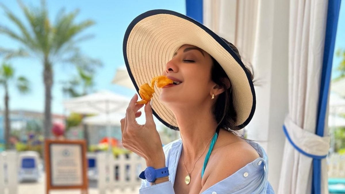 Shilpa Shetty Enjoys Her Sunday Binge In Stunning Beachwear; Shamita Shetty Reacts