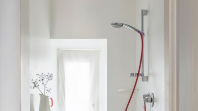 Man on Reddit Says He Takes Shower Once in 2-3 Weeks and Internet Has