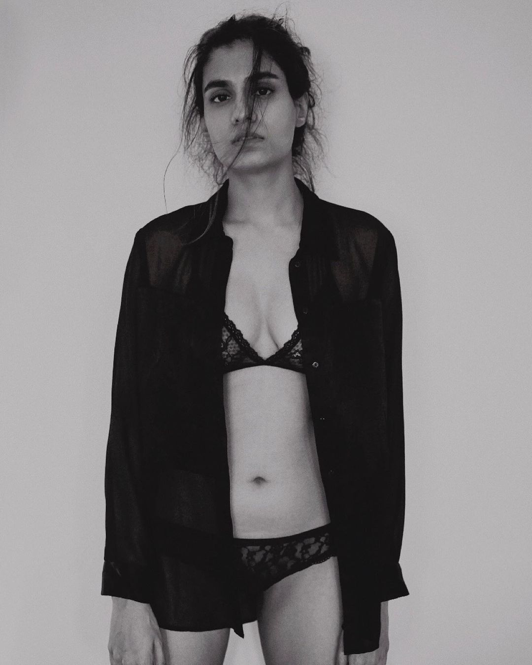 Shreya Dhanwanthary oozes oomph in a black lace lingerie set. 