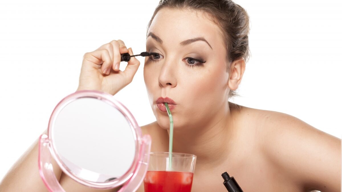 Why Is Mascara Cocktailing, The Viral Tik Tok Makeup Trend Perfect For