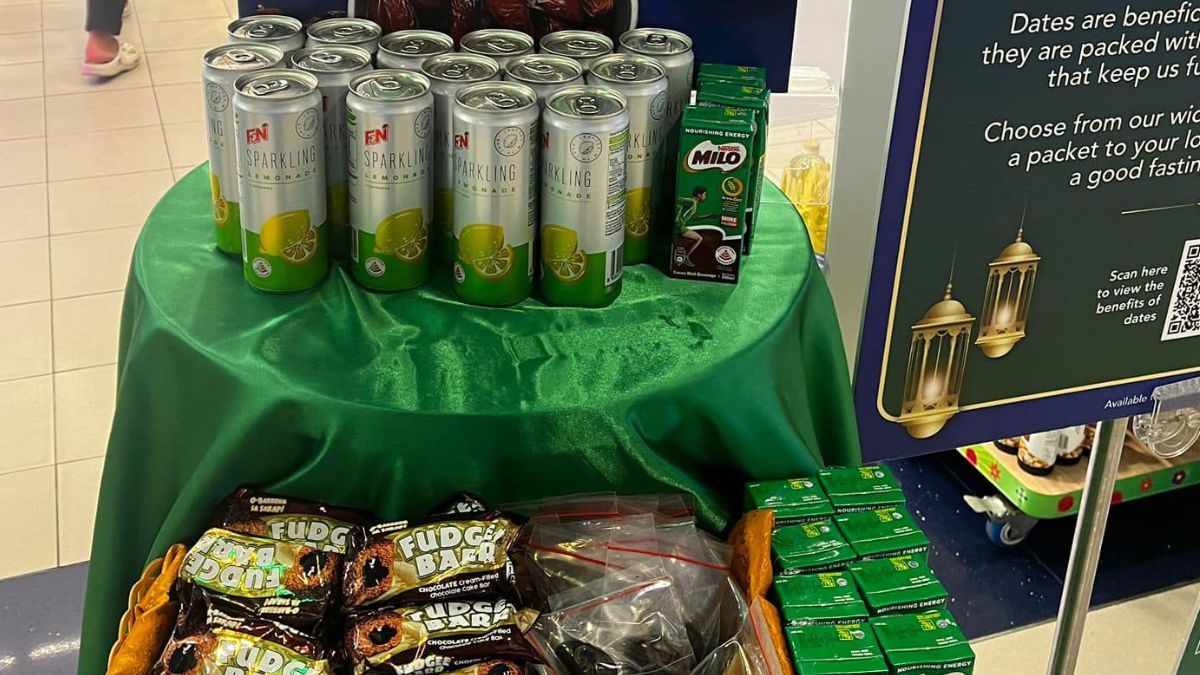 'No India, Only Malay': Indian-origin Muslim Couple in Singapore Told Free Iftar Snacks Not for Them - Vimarsana News