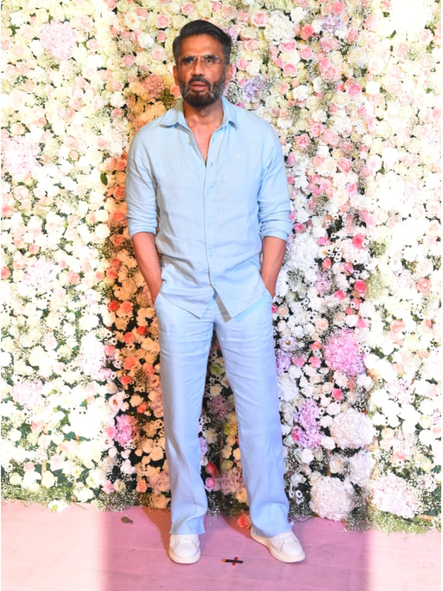Salman Khan Oozes Swag, Shehnaaz Gill Blows Kisses at Eid Party; Kangana Ranaut, Kartik Aaryan Attend