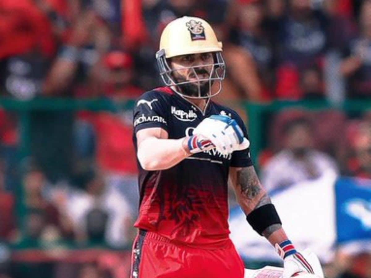 CricketMAN2 on X: Virat Kohli gave the RCB's jersey to Sunil