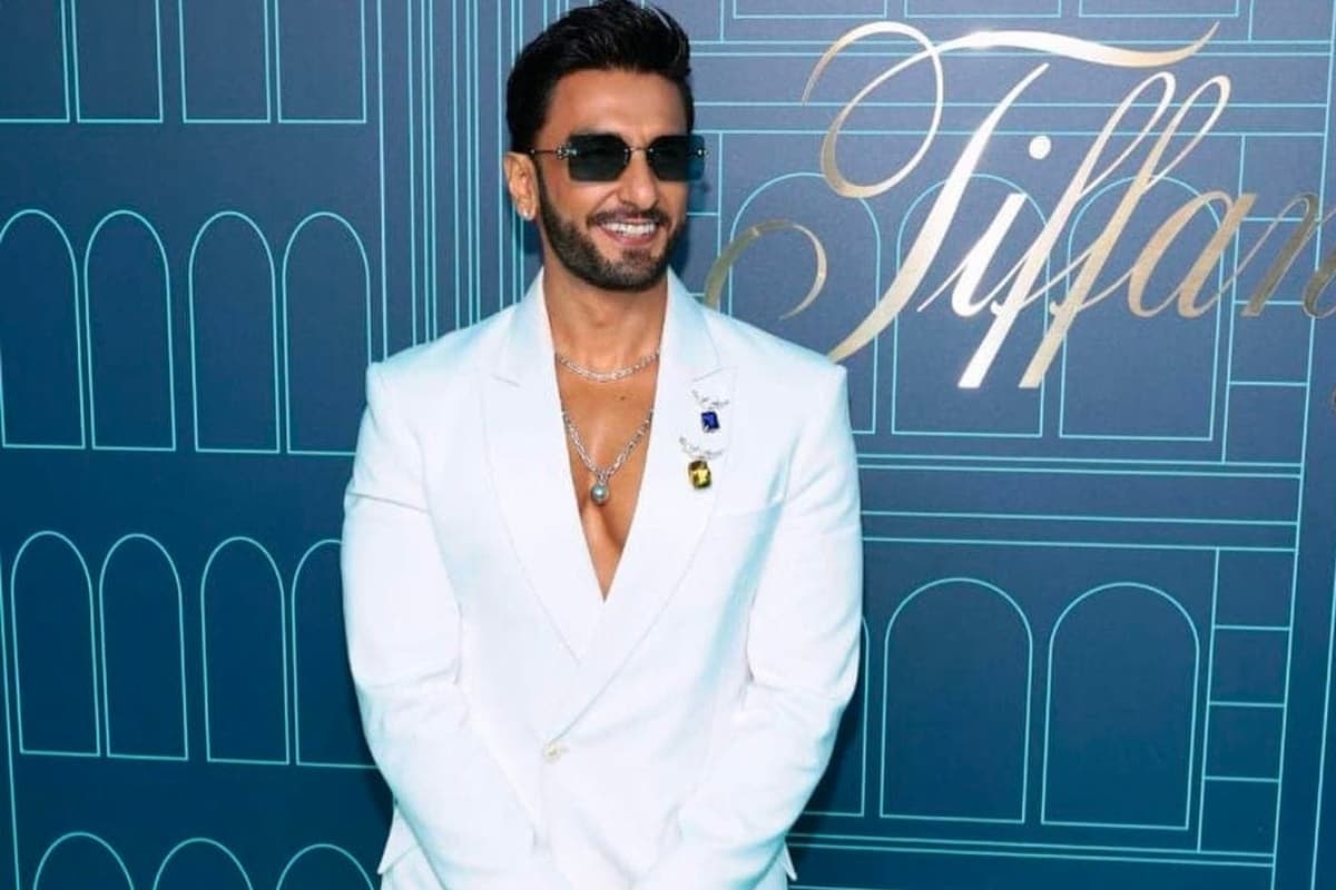 Why does Ranveer Singh wear quirky outfits? - letsdiskuss