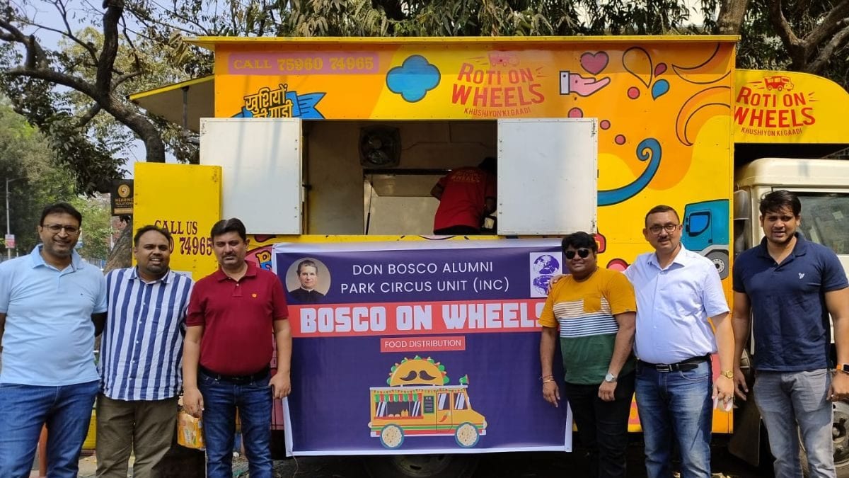 Kolkata: Many Takers for Don Bosco Alumniâ€™s â€˜Roti-sabziâ€™ Service on Wheels in Park Circus Slums