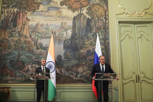 Russian Foreign Minister Sergei Lavrov and his Indian counterpart Subrahmanyam Jaishankar attend a news conference following their talks in Moscow, Russia, November 8, 2022. (Image: Reuters) 