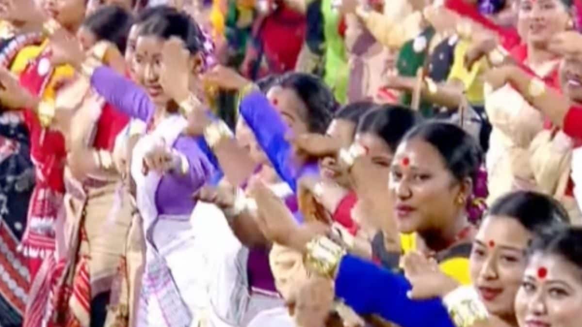 WATCH: 11,304 Performers Came Together and Performed Bihu to Set Two World Records - Vimarsana News
