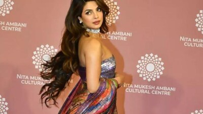 Priyanka Chopra Jonas' Iconic Amit Aggarwal Outfit Was Crafted Using a 60  year Old Vintage Banarasi Brocade Saree | Lifestyle News - News18