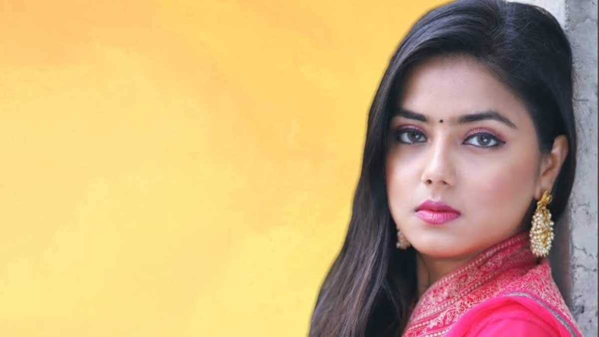 Actress Monalisa Bagal Gets Emotional Missing Her Parents At Ravrambha’s Music Launch