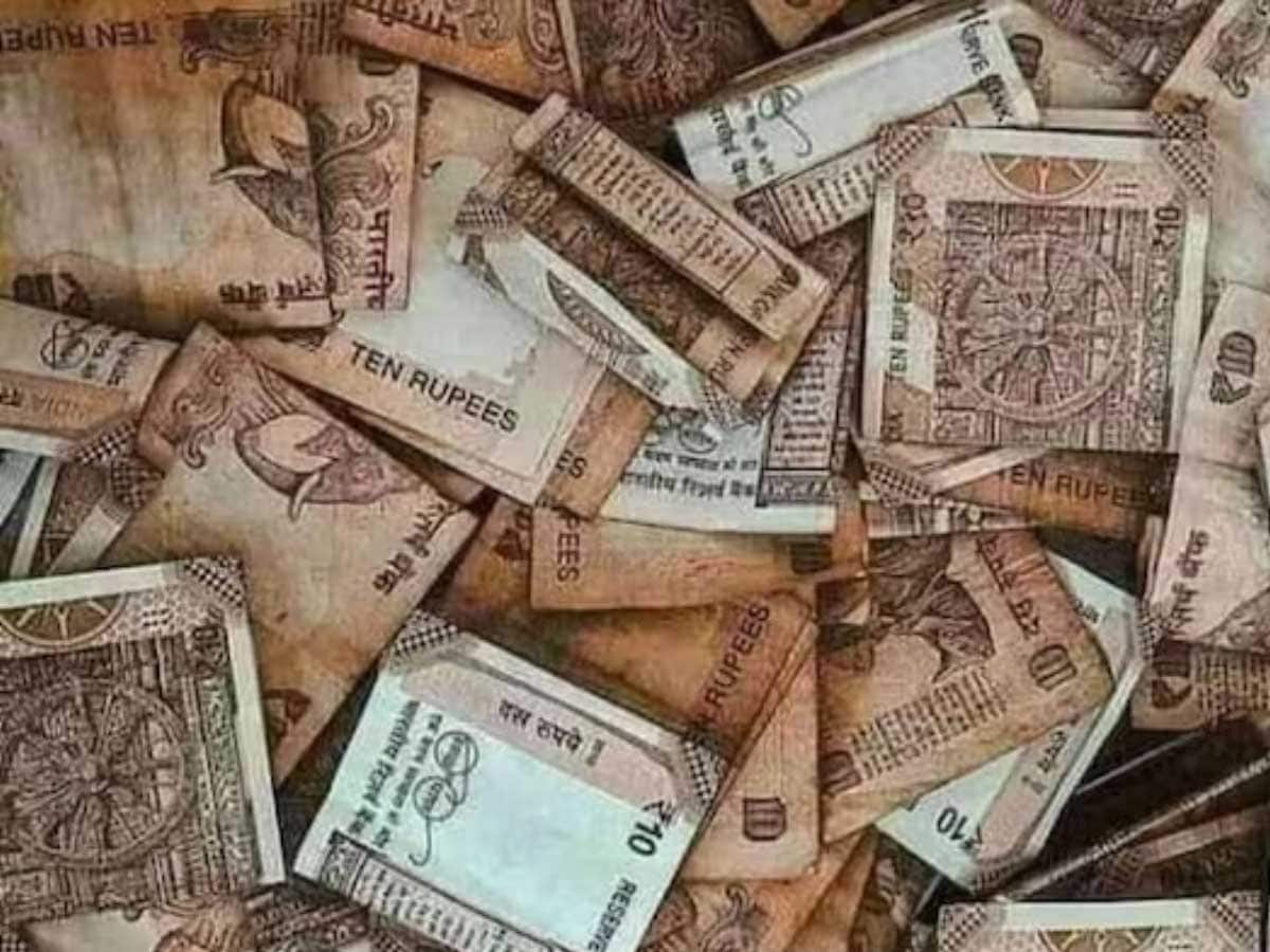 Spot A Currency Of Different Denomination In This Heap Of Rs 10 Notes