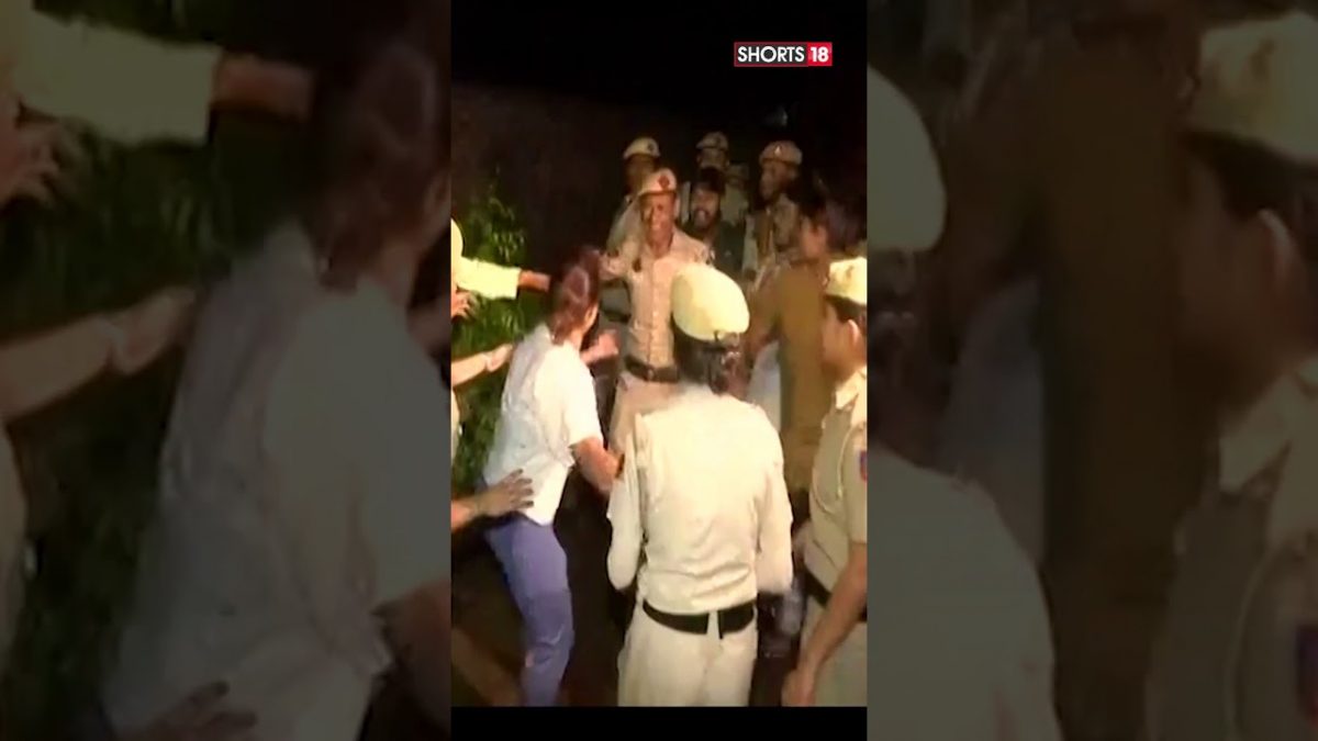 Wrestlers Protest | Scuffle Breaks Out Between Wrestlers & Police At ...