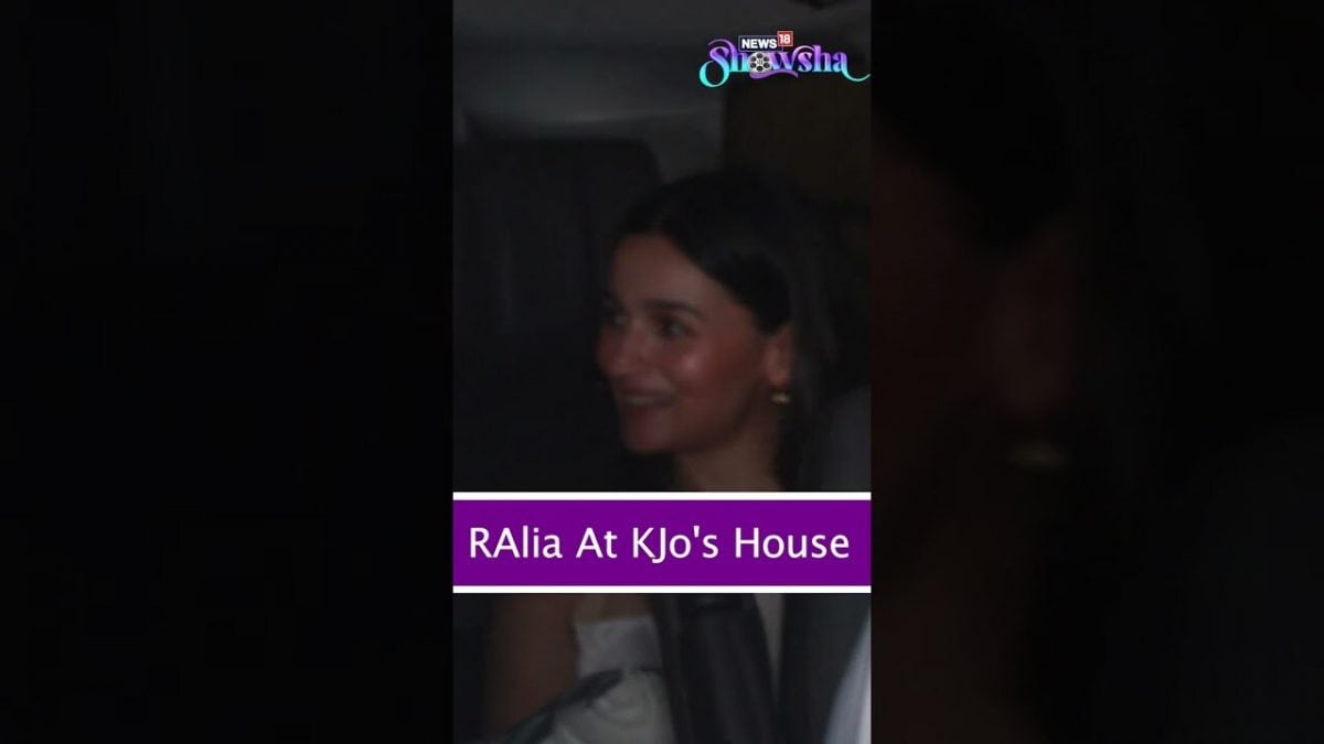 Alia Looks Glowy As She Is Spotted In Her Car! #ralia