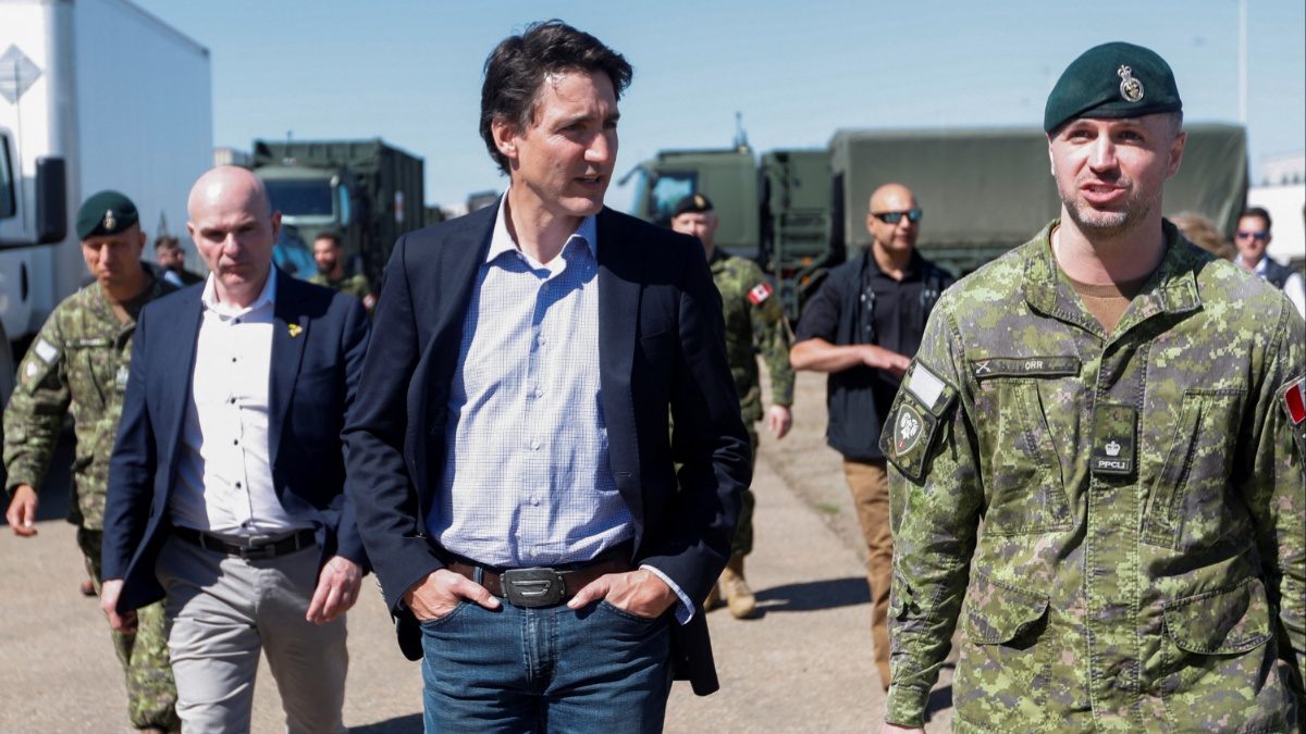 Canada PM Trudeau Visits Wildfire-Hit Alberta, Meets Soldiers Engaged in Rescue Efforts - Vimarsana News