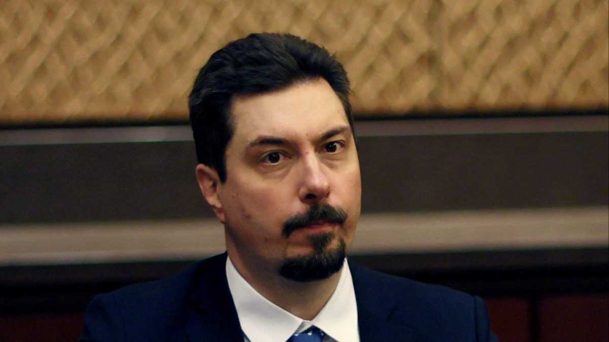 Ukraine Probes Corruption in its Supreme Court, Release Pics of Dollars Seized - Vimarsana News
