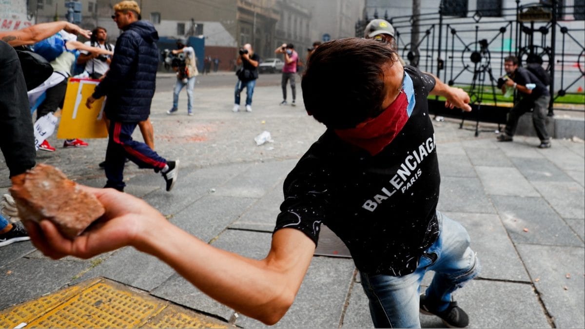 'It's A Crime': Argentinians March Against IMF despite Inflation Touching 109% - Vimarsana News