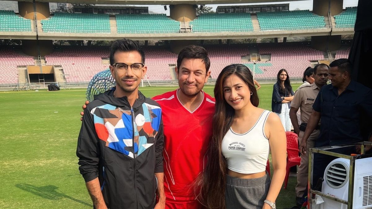 Aamir Khan Sports Red Tracksuit As He Poses With Yuzvendra Chahal and ...