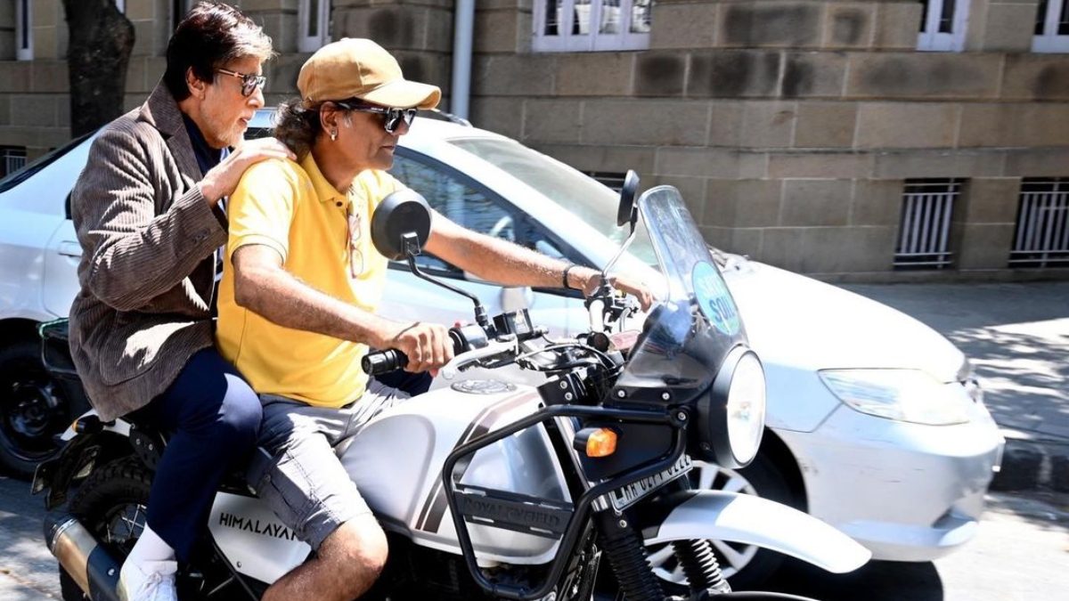 Amitabh Bachchan Takes a Bike Ride From An Unknown Person To Work Place ...