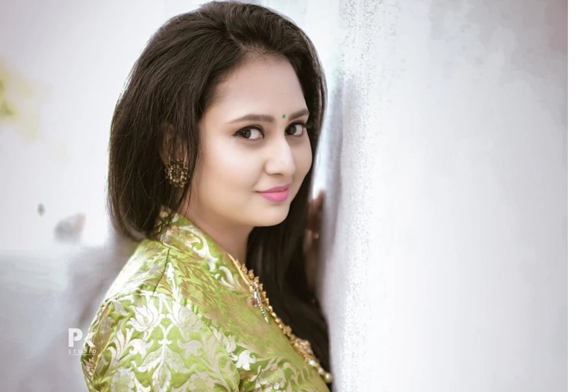Group Sex With Amulya - Actress Amulya Looks Ravishing In This Parrot Green Traditional Suit, See  Pics - News18