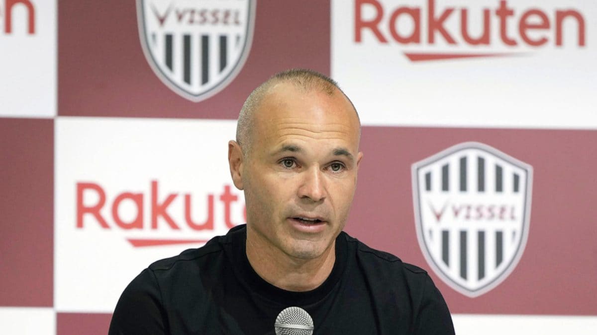 Andres Iniesta to Leave Japan's Vissel Kobe but Determined to Play on