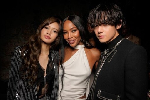 BTS' V and BLACKPINK's Lisa poses with birthday girl Naomi Campbell in this picture. (Photo: Twitter) 