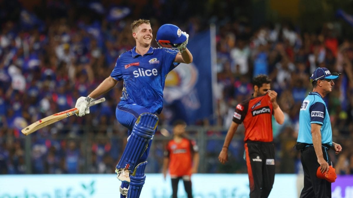 IPL 2023: Ton-up Green Keeps Mumbai Indians Alive in Playoffs Race With 8-wicket Win Over Sunrisers Hyderabad