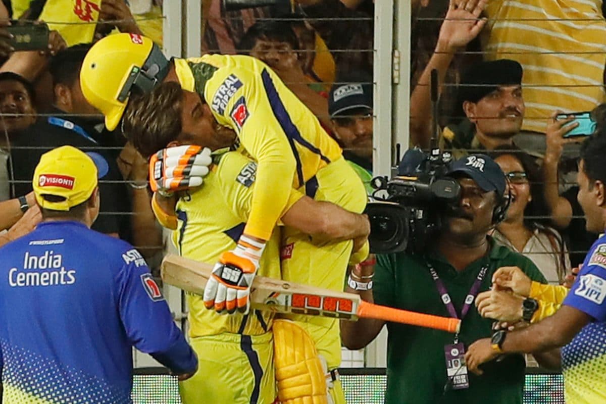 WATCH: MS Dhoni Lifts Ravindra Jadeja After The Southpaw Guides Chennai ...