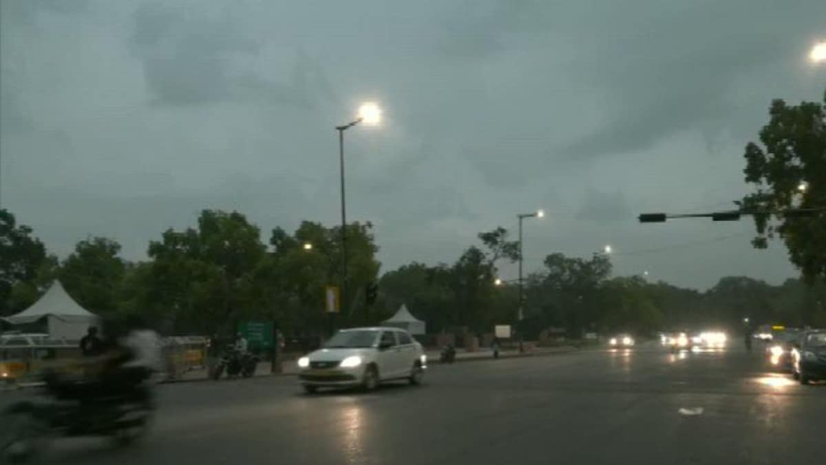 Heavy Rain in Delhi-NCR, ‘Bad Weather’ Forecast for Next 2 Hours; Power Cut Reported, Flights Hit