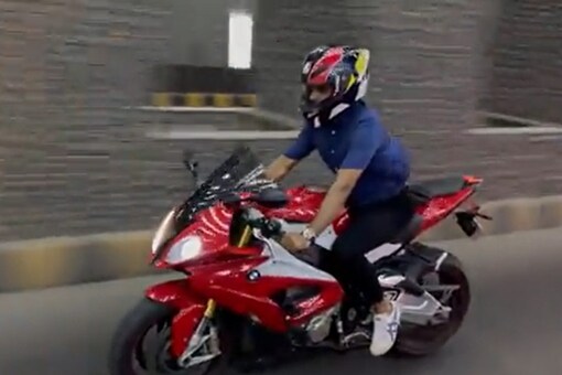 Babar Azam was seen riding a BMW sports bike (Babar Azam Twitter)