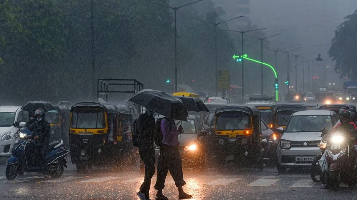 Rains, Thunderstorm Bring Mercury Down in Delhi, Other Parts of North India; No Heatwave for Next 5 Days