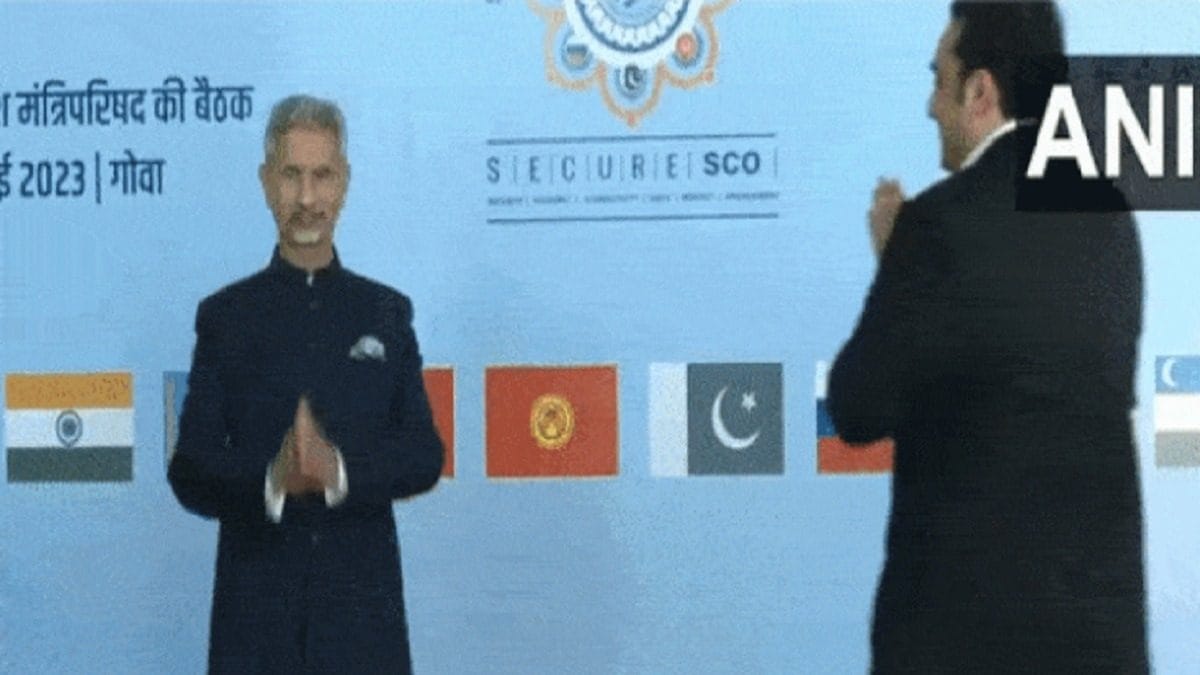 No Handshake, Only Namaskar: Jaishankar Greets Pak Counterpart Bilawal Bhutto at SCO Meet