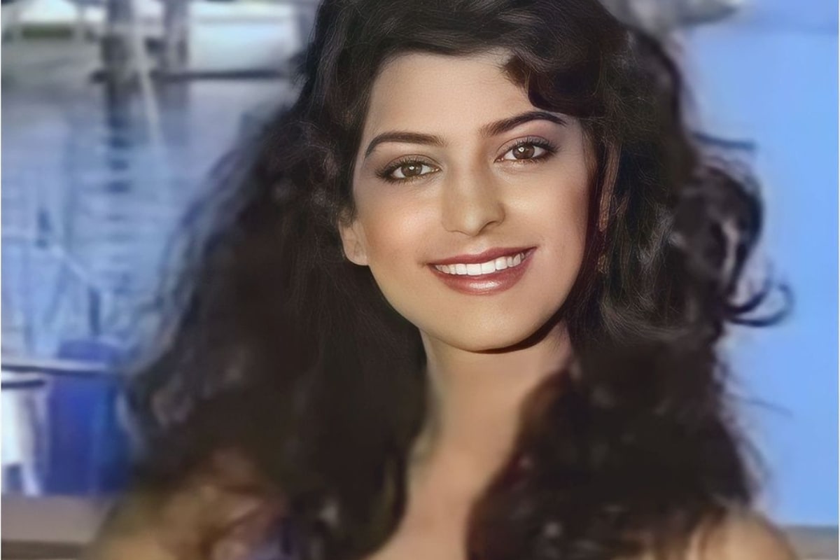 1200px x 800px - When Juhi Chawla Rocked A Sexy Swimsuit At 1984 Miss Universe Pageant,  Video Goes Viral - News18