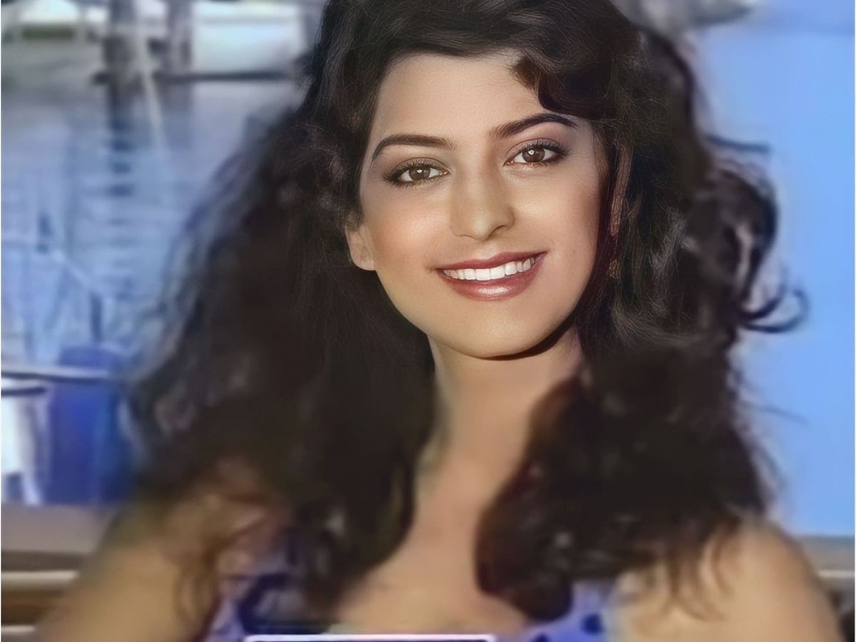 Juhi Chawla Ki Sex - When Juhi Chawla Rocked A Sexy Swimsuit At 1984 Miss Universe Pageant,  Video Goes Viral - News18