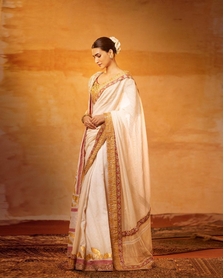 Kriti Sanon's 24-Carat gold printed saree at the 'Adipurush' trailer launch  is stealing hearts!