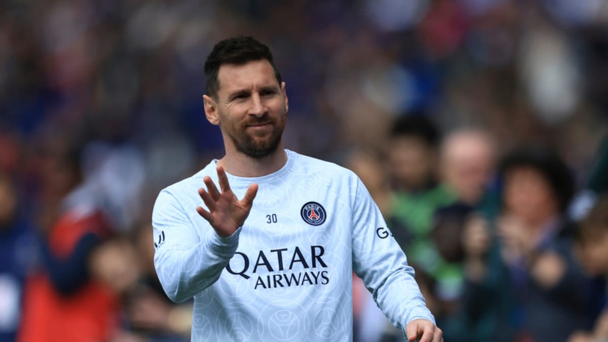 Lionel Messiâ€™s Argentine Buddy Urges Him to Join Premier League Next Season