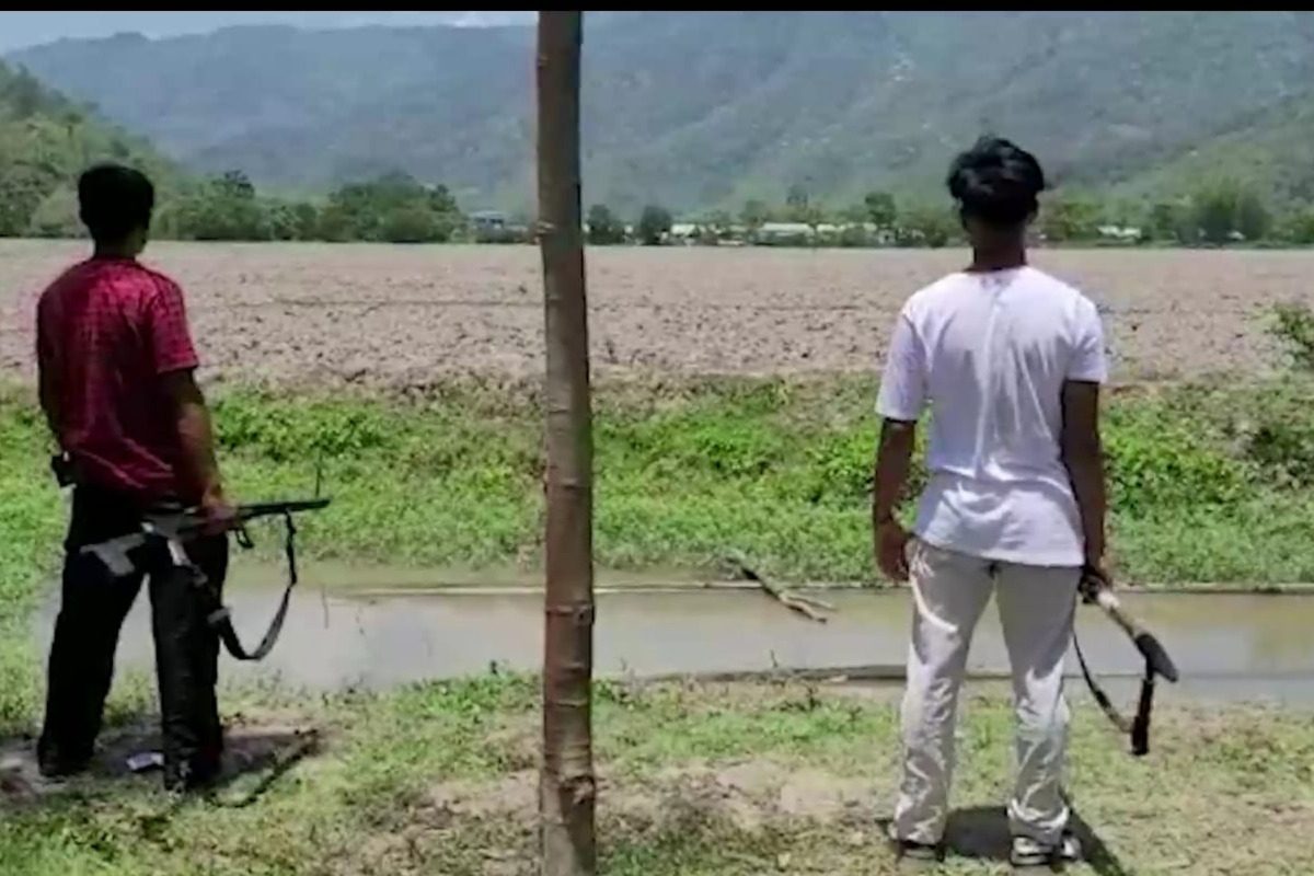 Manipur Violence: Meitei Villagers Pick Up Arms to Fend Off Kuki Militants; Amit Shah's Visit Begins