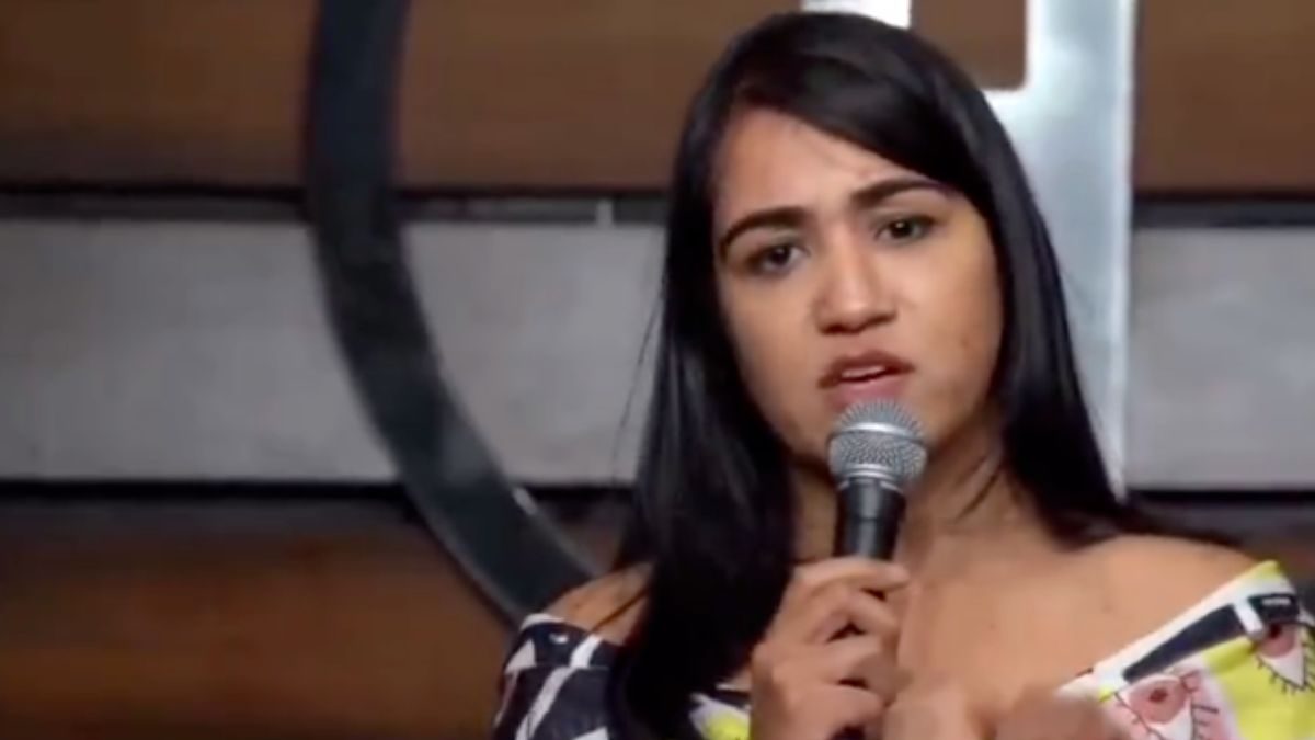 'This is Disgusting': Indian Stand-up Comedian Slammed For Making Fun of Her Dad During Show - Vimarsana News