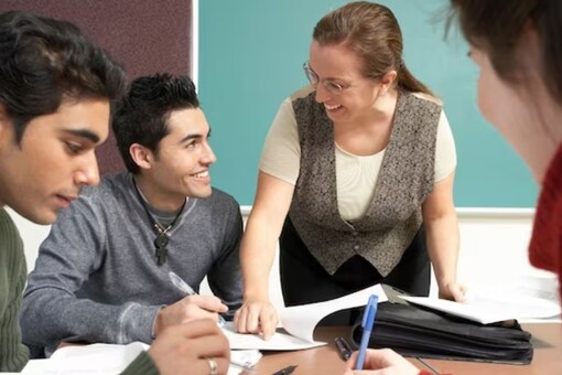 5 Tips Parents Must Give To Their College Going Children News18