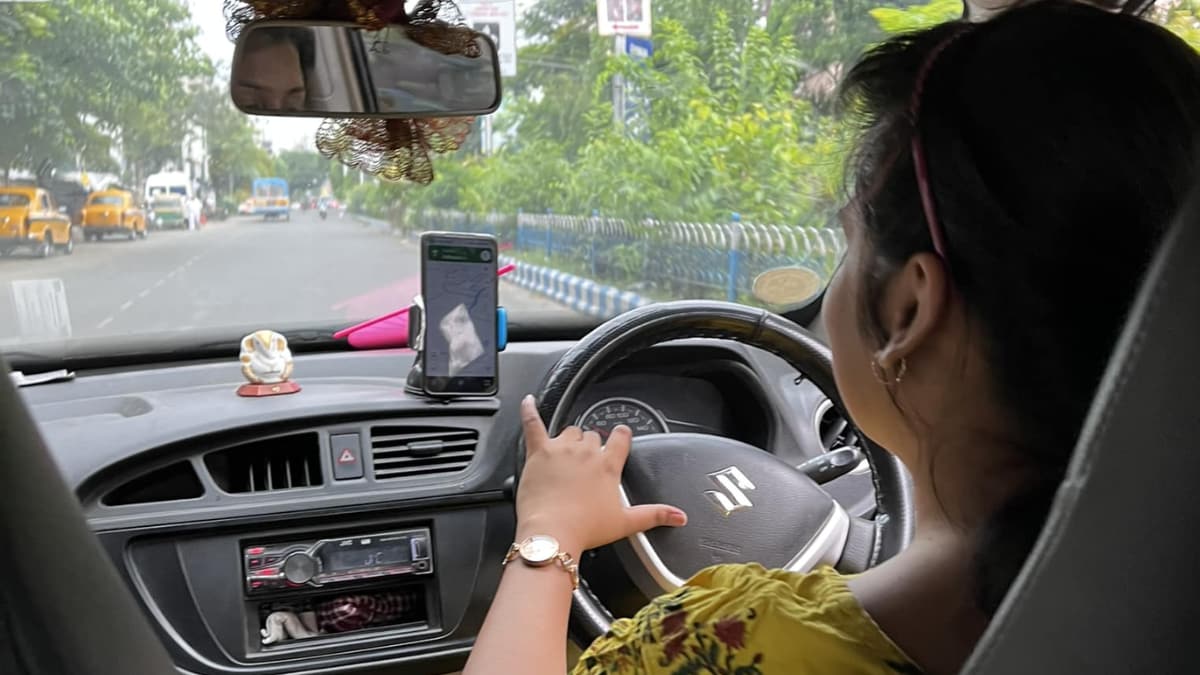 Meet Dipta Ghosh, The BTech Graduate Who Is Breaking Stereotypes As A Cab Driver - Vimarsana News