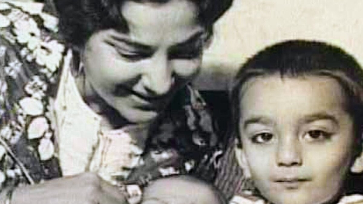 'Miss You, Maa': Sanjay Dutt Remembers Mother Nargis On 42nd Death Anniversary - Vimarsana News