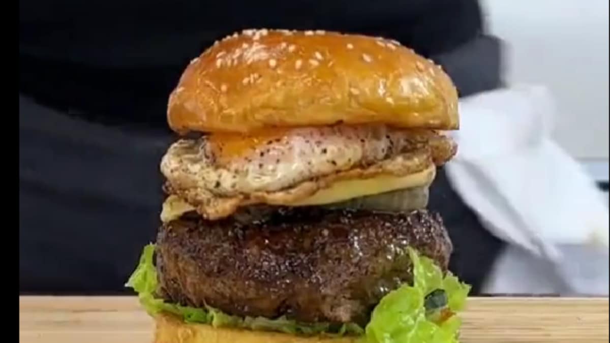 Viral Video of Gordon Ramsay's Butter Burger Leaves Social Media In Disbelief