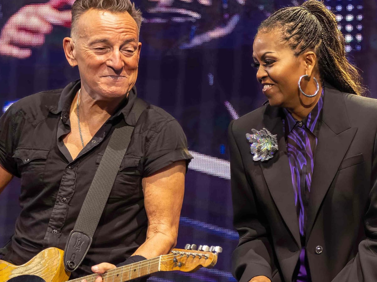 Just, Michelle Obama Jamming With Bruce Springsteen And Barack Obama Cheering For Her | Viral News - News18