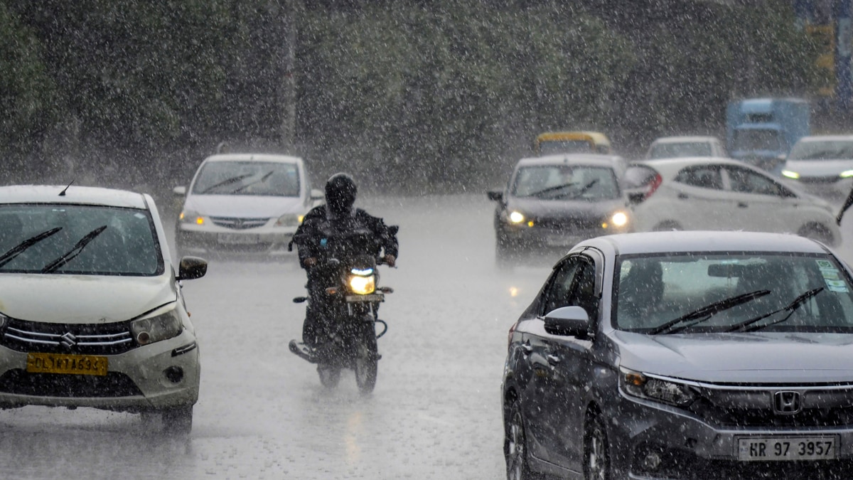 Thunderstorm, Heavy Rain Lash Parts Of Delhi-NCR; 9 Flights Diverted To ...