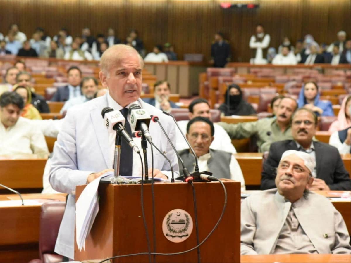 If You Want to Keep Favouring This Ladla': Pak PM Shehbaz Sharif Slams Apex  Court - News18