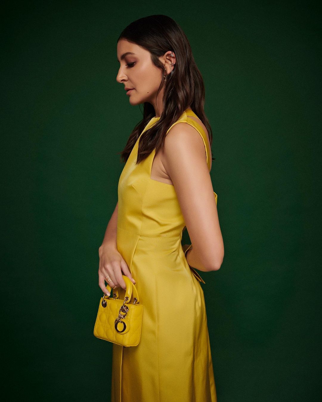 anushka sharma birthday dress Wishing the most beautiful and talented Anushka Sharma a very happy birthday #viratkohli #anushkasharma #aa