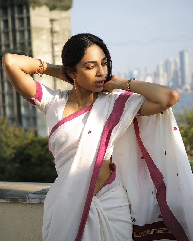Sobhita Dhulipala Is A Vision To Behold In White Cotton Saree, See The Diva's Stunning Pictures