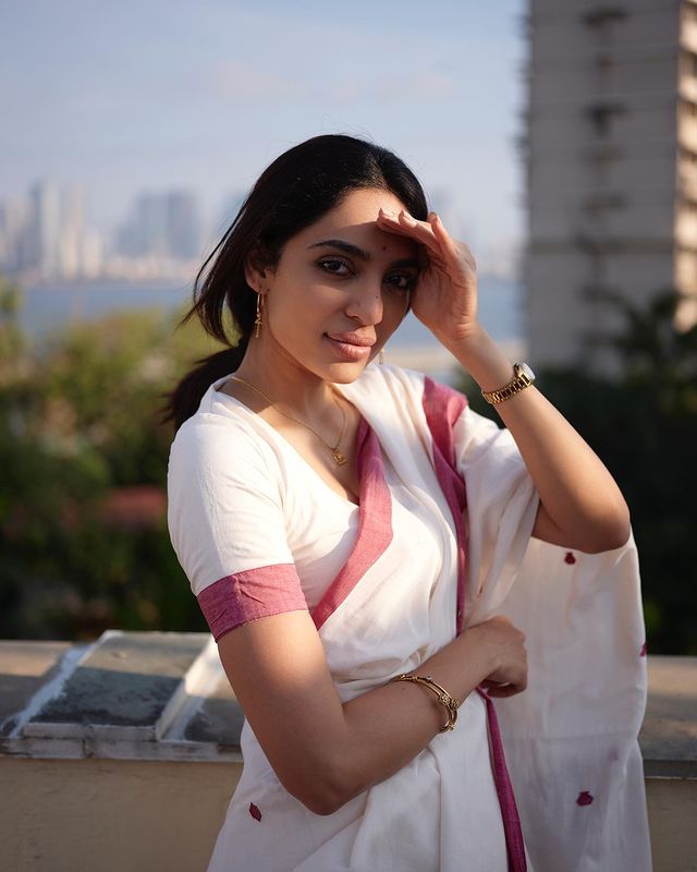 Sobhita Dhulipala looks like a heroine from the 60s. 